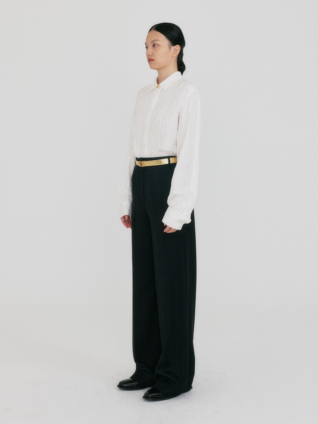 EENK ZIRYNA Classic Shirt with Brooch - White