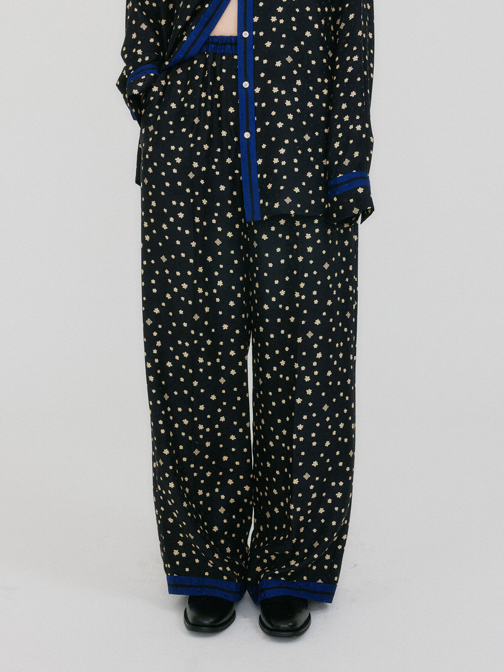 EENK ZUIIN Contrast Pants - Black