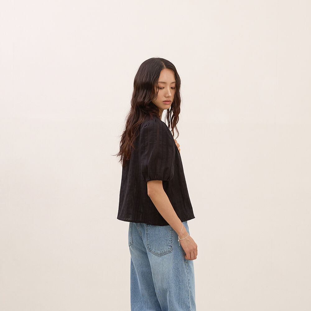 KELLY DONAHUE Frill jacquard V blouse