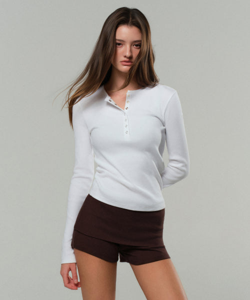 MUSINSA STANDARD WOMAN MUSINSA STANDARD WOMAN Women's Ribbed Slim Henley Neck Long Sleeve T-Shirt (White)