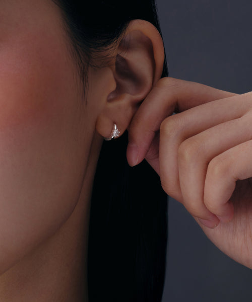 MUSINSA STANDARD WOMAN MUSINSA STANDARD WOMAN Women's Cubic Mini Hoop Earrings [Silver]