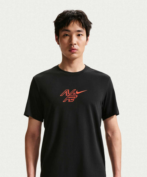 NIKE NIKE T-Shirt M - Black: Bright Crimson