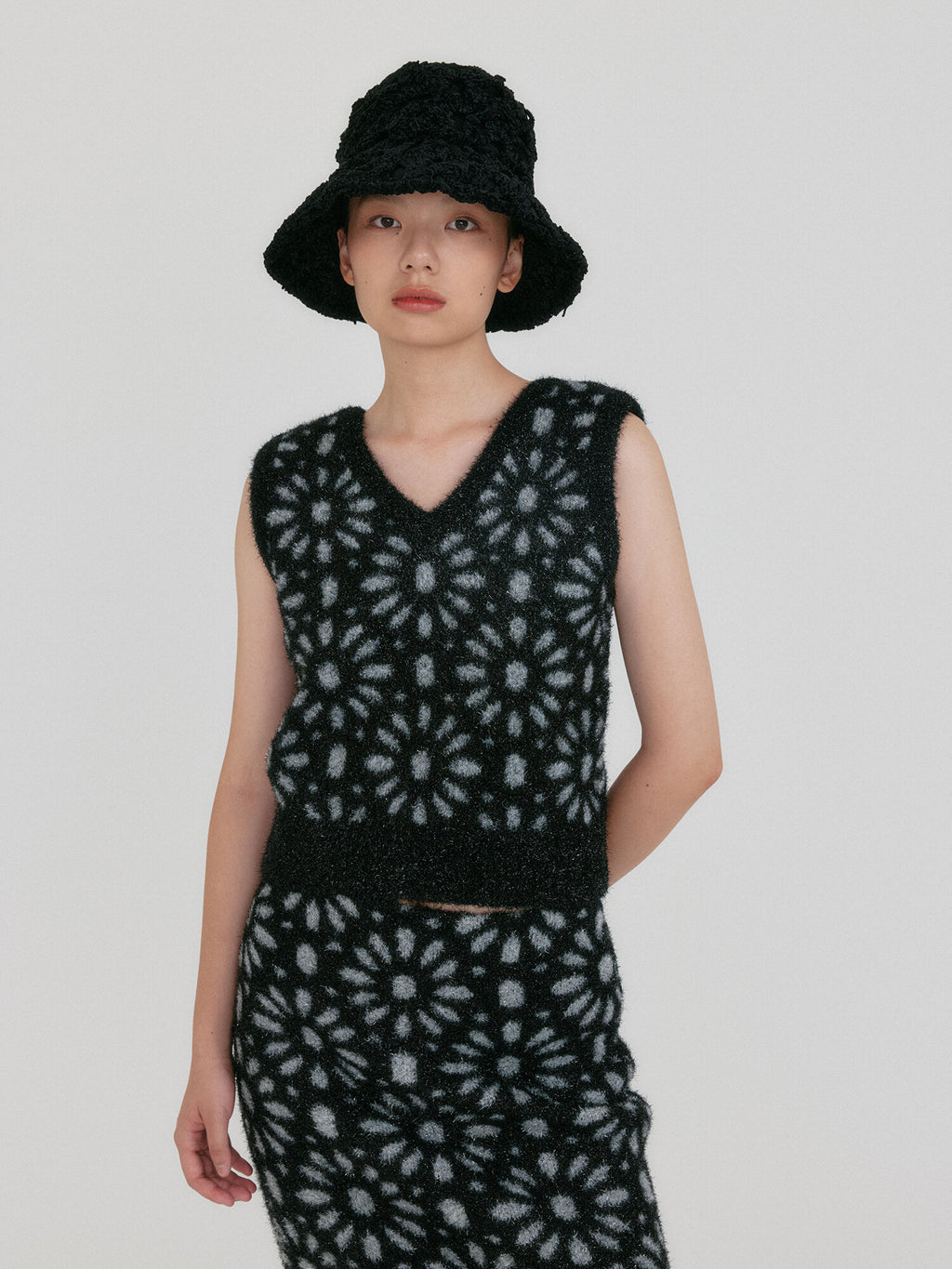 EENK ZITA Floral Knit Vest - Black