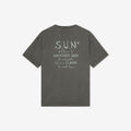 NEW BALANCE NBNEGCA013 / UNI sun kissed graphic short sleeve t-shirt (D/CHARCOAL)