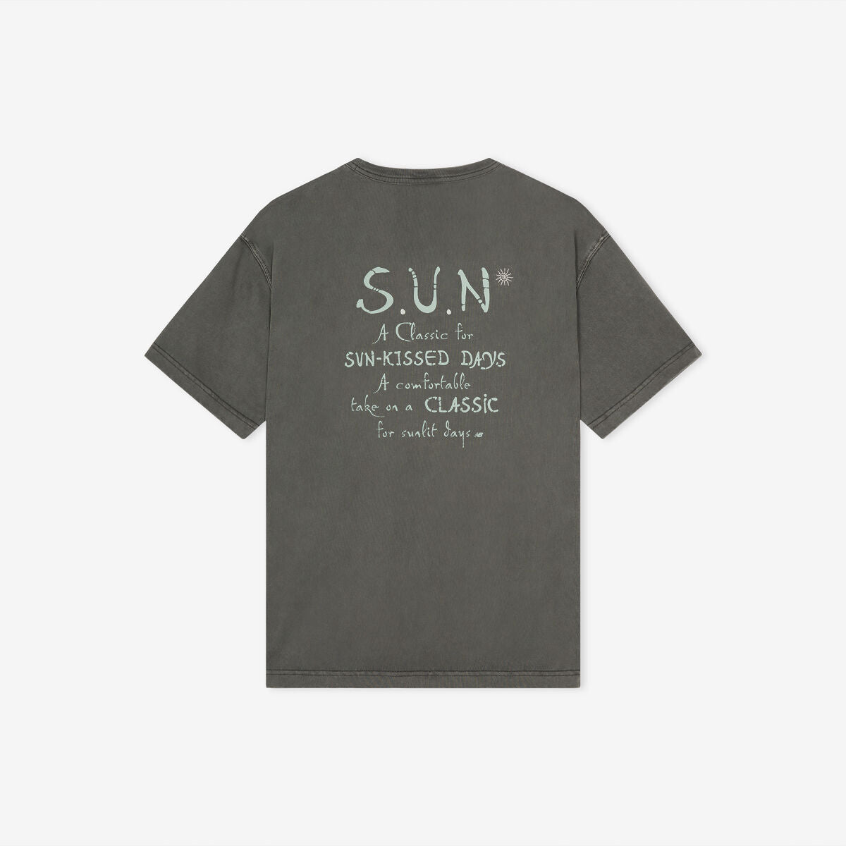 NEW BALANCE NBNEGCA013 / UNI sun kissed graphic short sleeve t-shirt (D/CHARCOAL)