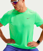 NIKE NIKE T-Shirt Size M - Illusion Green