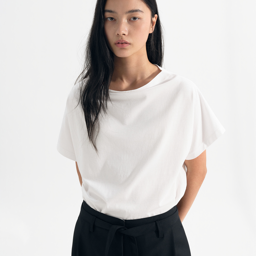 MAGJAY Drape semi-high neck t-shirt - white