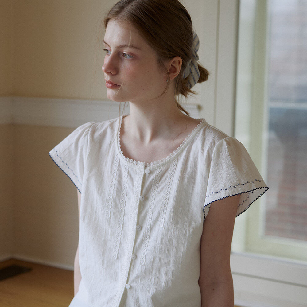 KNOWN BETTER Embroidery lace blouse [KNSS08BL05]_Ivory