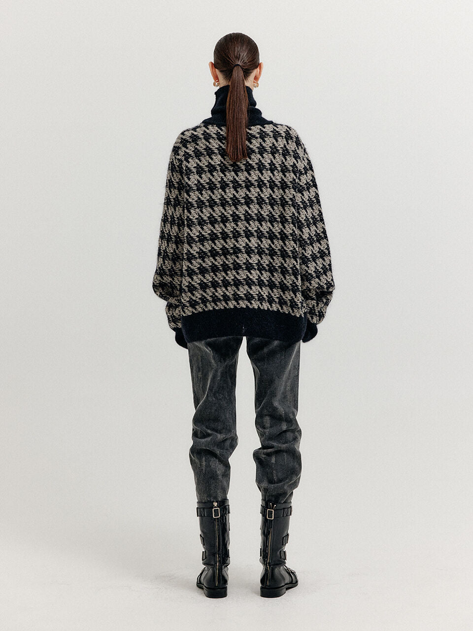 EENK EENK XEZAL Houndstooth Check Knit Turtleneck - Black/Ivory