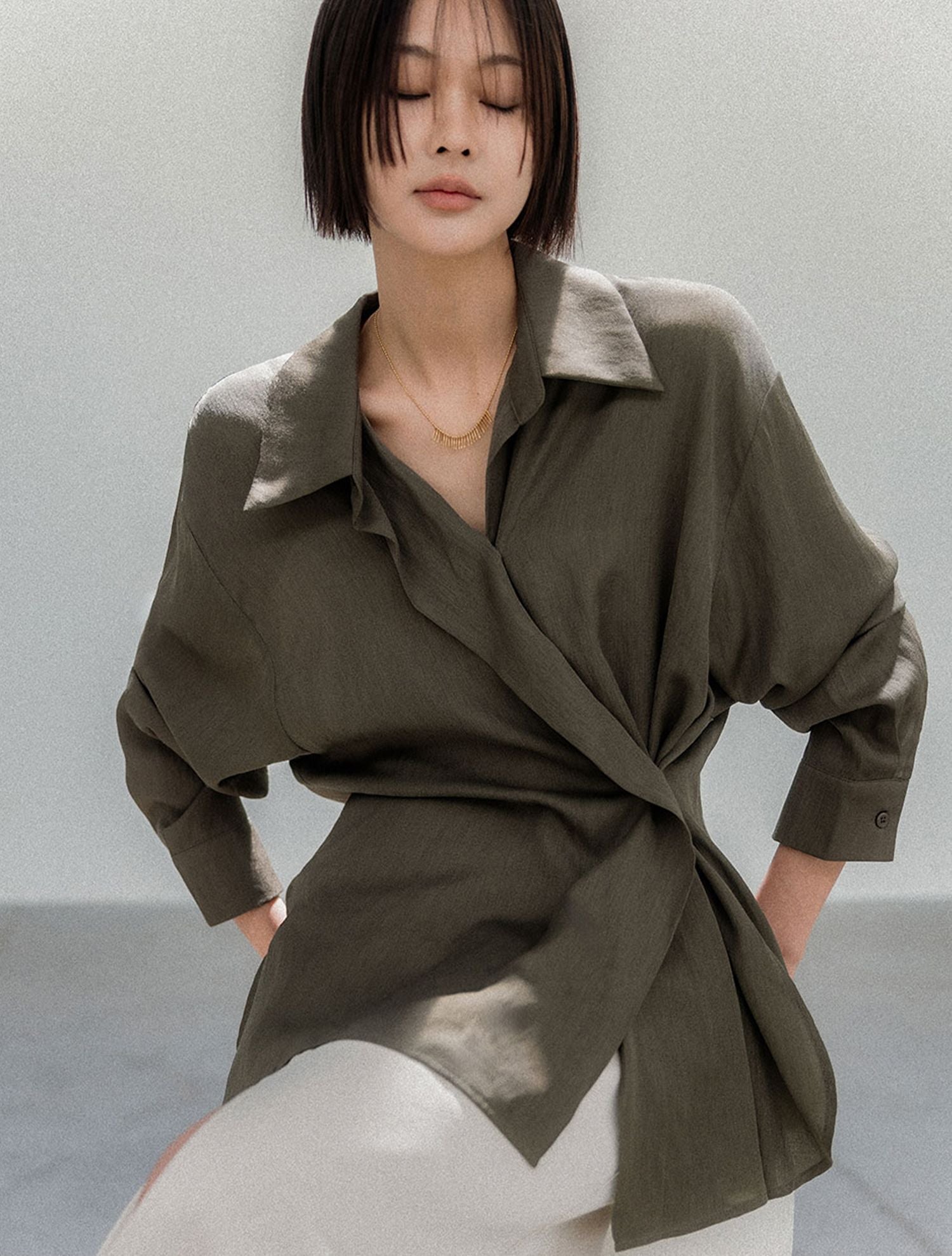 MEMUA Sfumato Uncovered Blouse (Khaki)