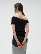 LOW TIDE [2nd REORDER] OFF SHOULDER DRAPE T-SHIRT [BLACK]