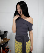 CHICKS Drape strap one shoulder short sleeve charcoal