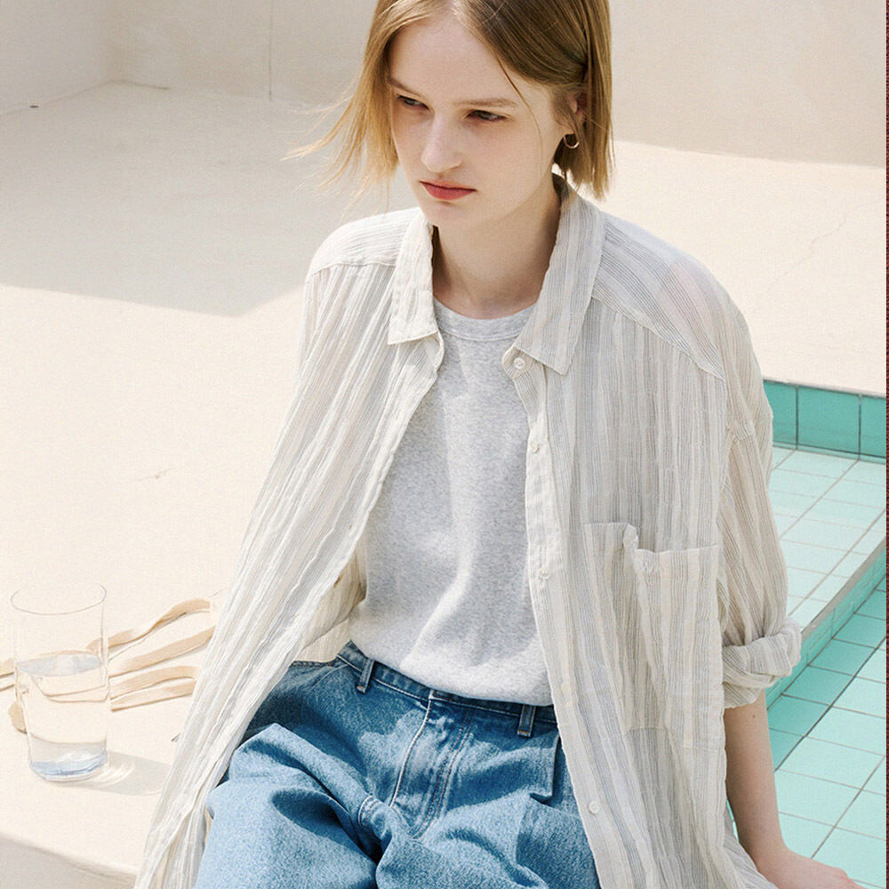 OFF AND AWAY Airy embossed striped shirt_cream