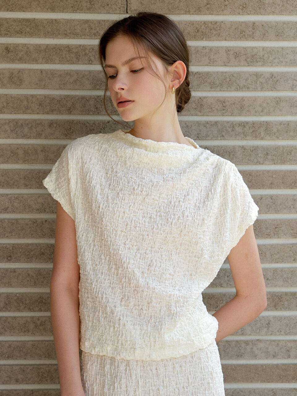 MOMET Powder Crinkle Draping Tea Cream