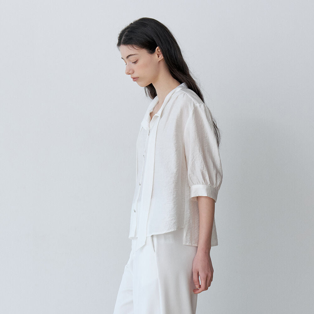 Le' Studio TIE RIBBON SHORT-SLEEVED BLOUSE (IV)