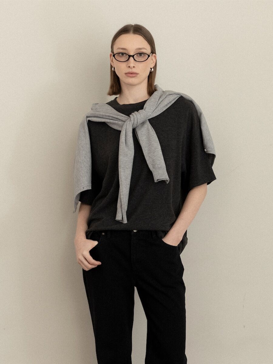 GLOWNY G COZY BOX TEE (CHARCOAL)