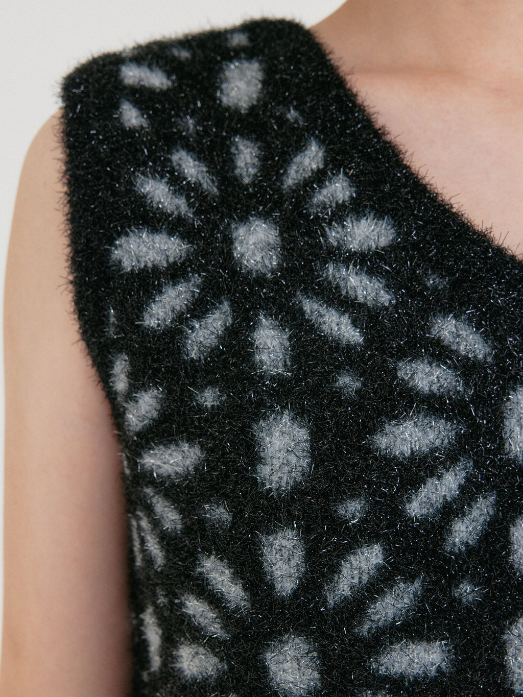 EENK ZITA Floral Knit Vest - Black