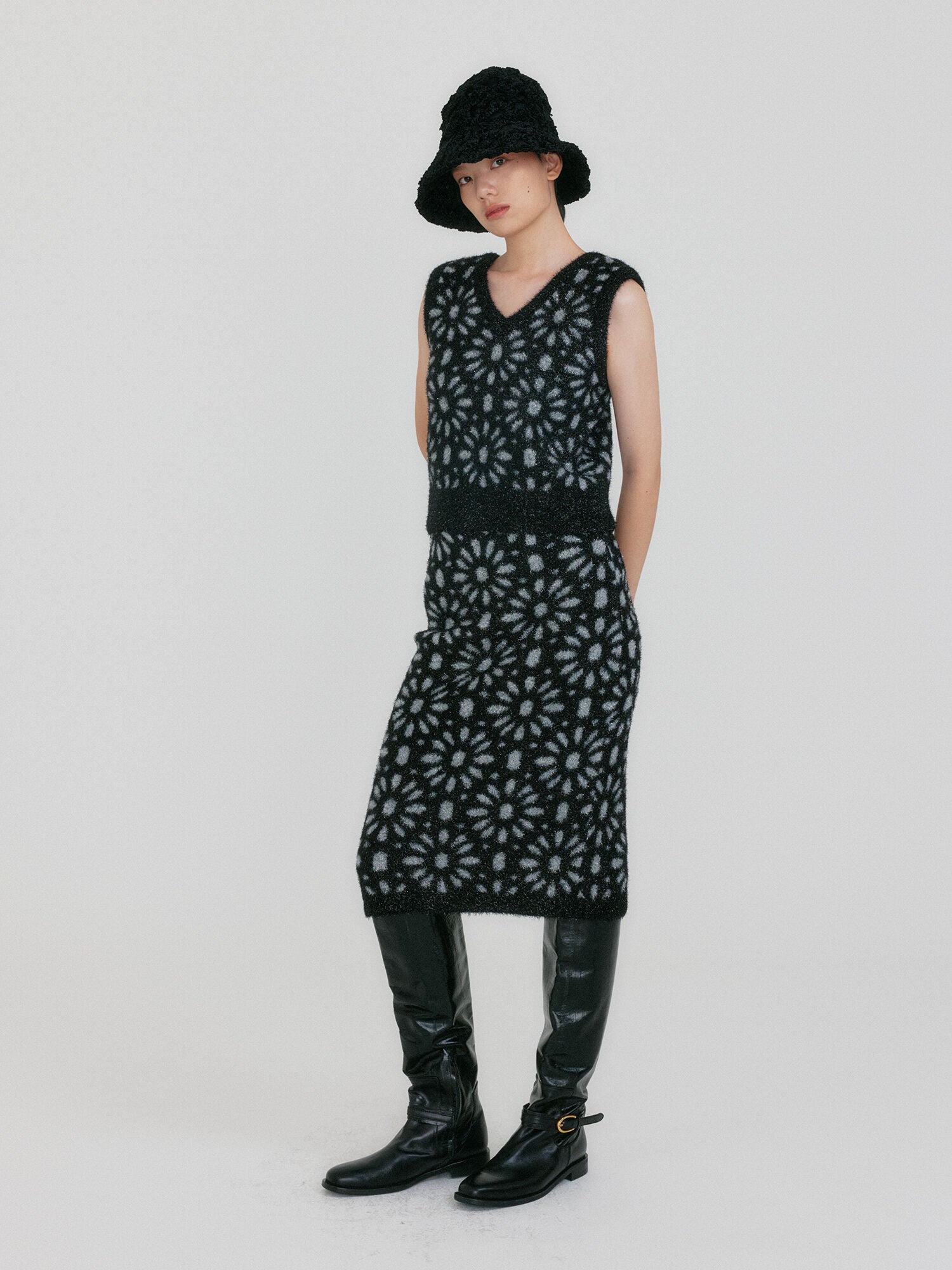 EENK ZITIN Flower Jacquard Knitted Skirt - Black
