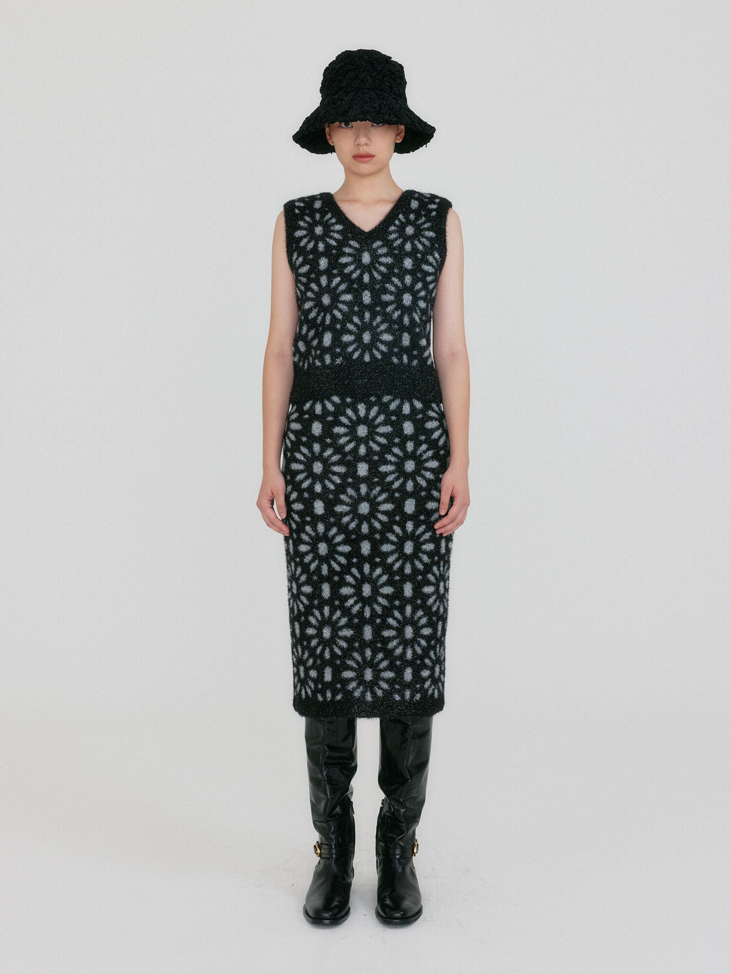 EENK ZITIN Flower Jacquard Knitted Skirt - Black