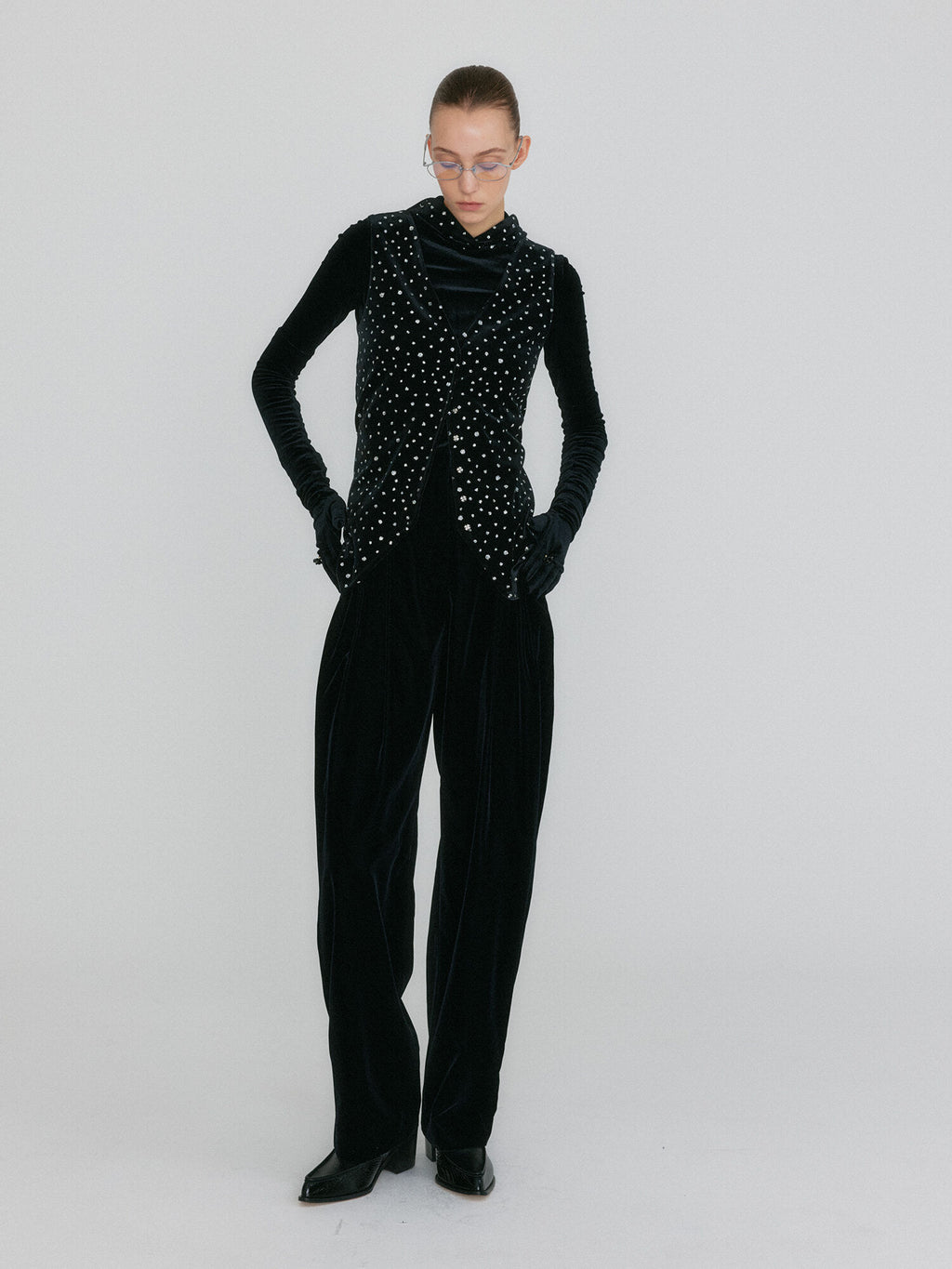 EENK ZOVAN Tapered Pocket Pants - Black Velvet