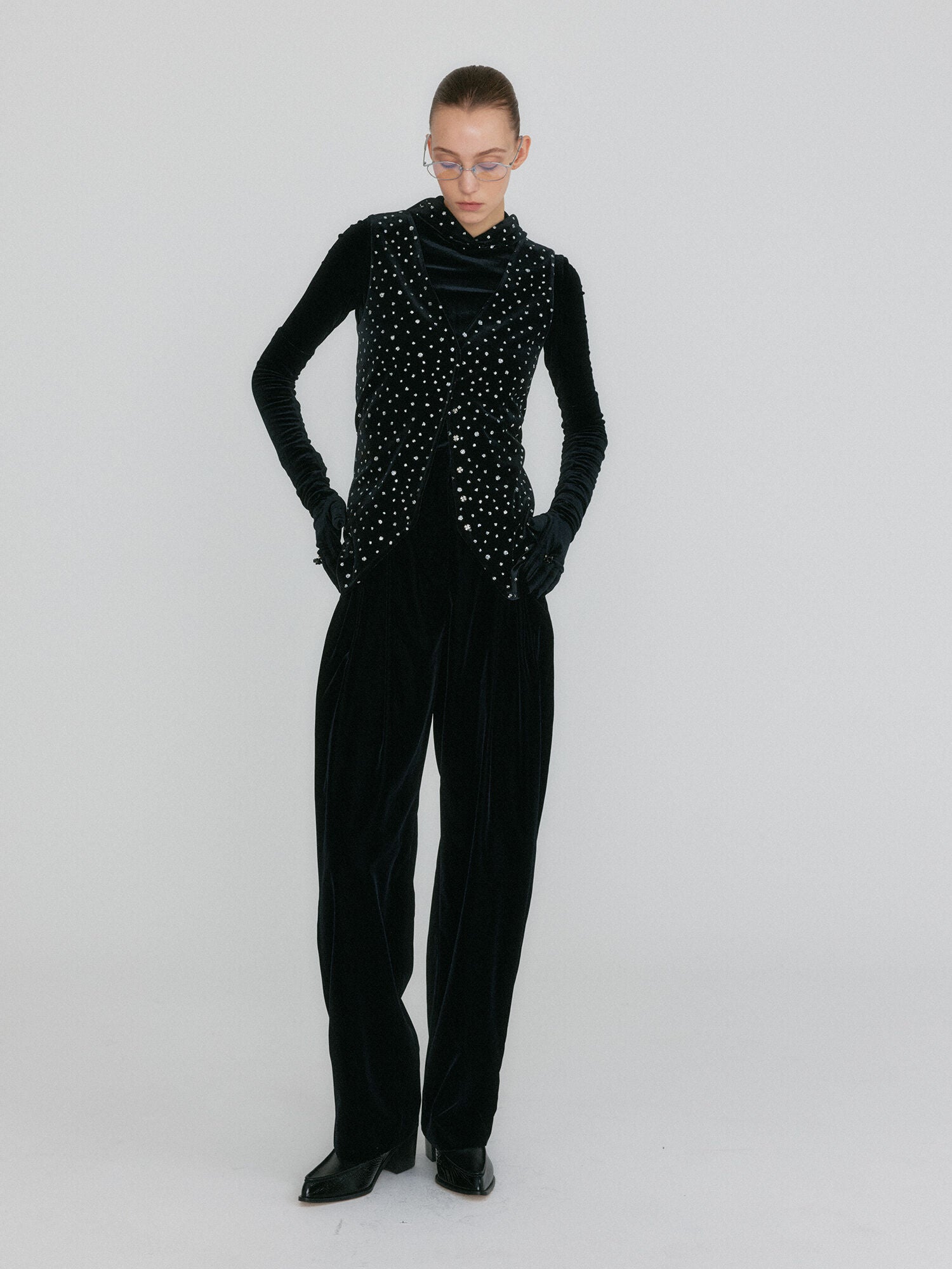 EENK ZOVAN Tapered Pocket Pants - Black Velvet