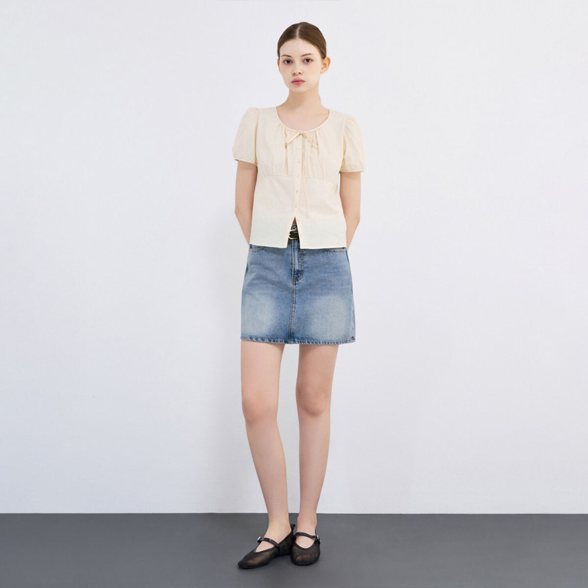 SISTINA Ribbon puff round neck blouse_AWWBLQ21070