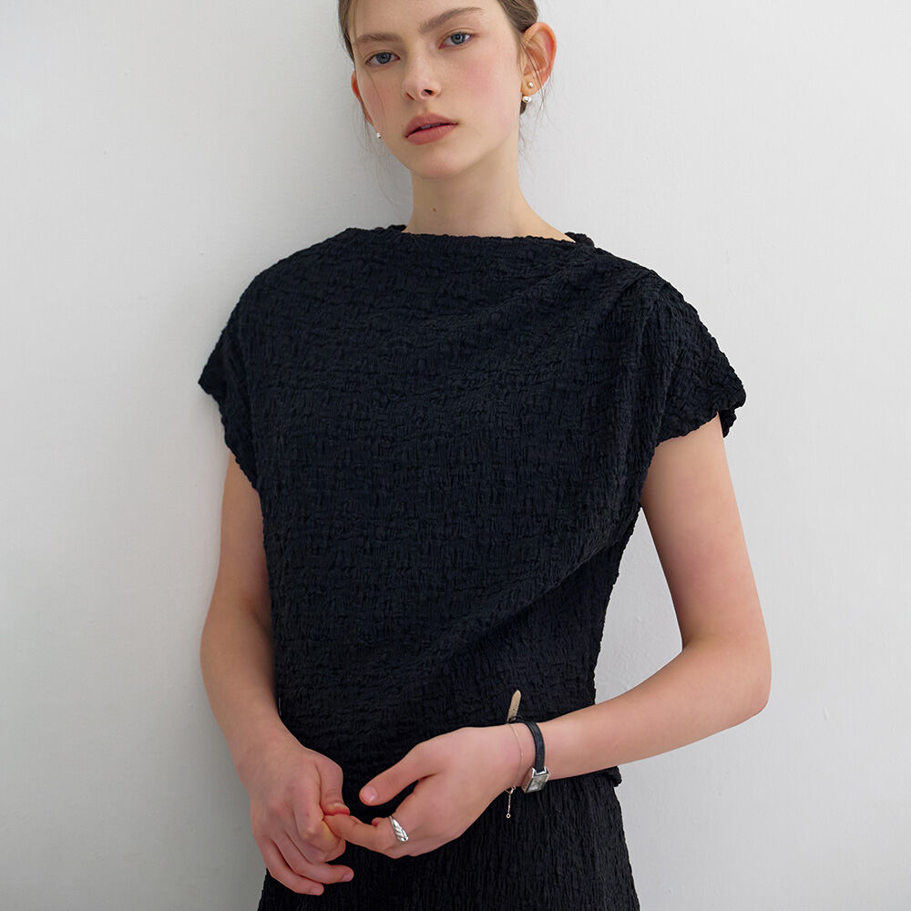 MOMET Powder Crinkle Draping Tee Black