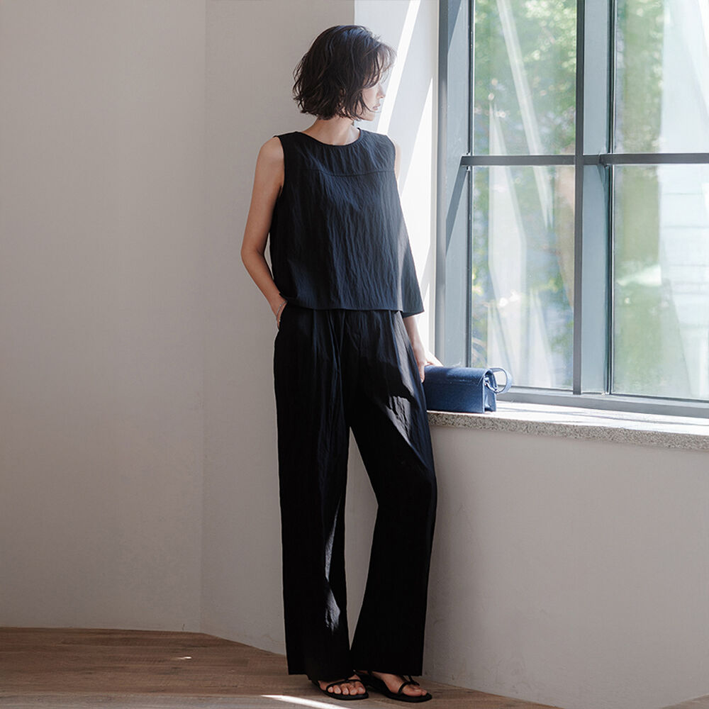 MEMUA Marsh sleeveless blouse slacks set-up (black)