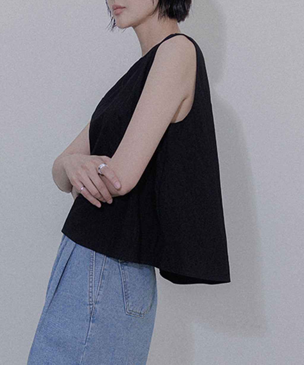 MEMUA Marsh sleeveless blouse (black)