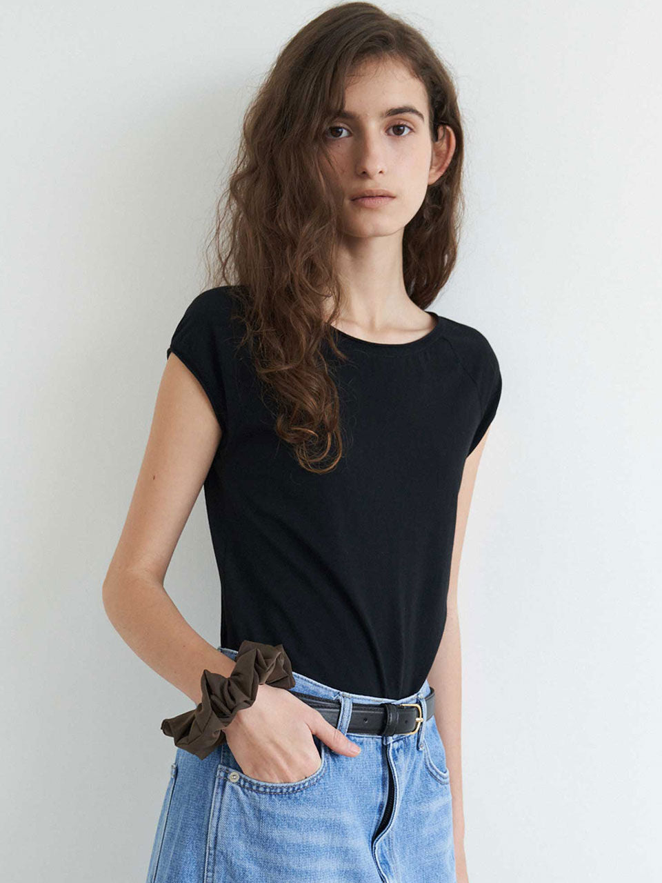 THE RYE Round Neck Cap Sleeve T-Shirt(Black)