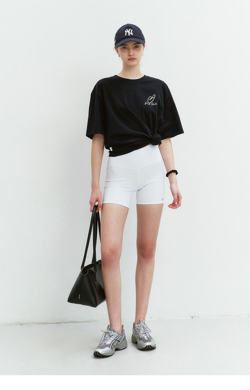 DUNST UNISEX HEART D LOGO T-SHIRT BLACK_UDTS6B140BK