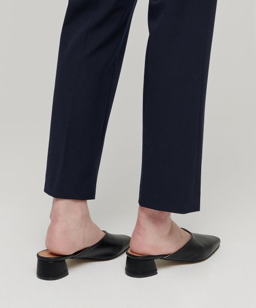 MUSINSA STANDARD WOMAN MUSINSA STANDARD WOMAN Women's Slim Straight Hidden Banding Slacks (Navy)