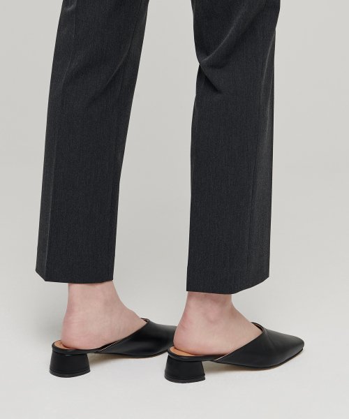 MUSINSA STANDARD WOMAN MUSINSA STANDARD WOMAN Women's Slim Straight Hidden Banding Slacks [Charcoal Gray]