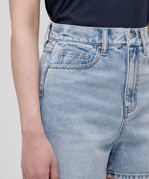 MUSINSA STANDARD WOMAN MUSINSA STANDARD WOMAN Women's Basic Denim Shorts [Light Indigo]