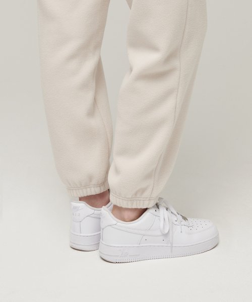 MUSINSA STANDARD WOMAN MUSINSA STANDARD WOMAN Women's Polar Fleece Sweatpants [Ivory]