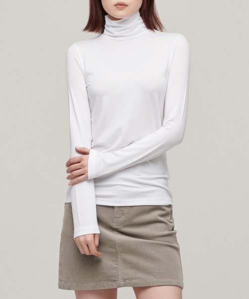 MUSINSA STANDARD WOMAN MUSINSA STANDARD WOMAN T-Shirt Slim Turtleneck [White]