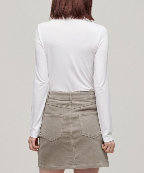 MUSINSA STANDARD WOMAN MUSINSA STANDARD WOMAN T-Shirt Slim Turtleneck [White]
