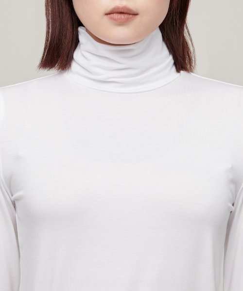 MUSINSA STANDARD WOMAN MUSINSA STANDARD WOMAN T-Shirt Slim Turtleneck [White]