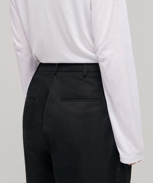 MUSINSA STANDARD WOMAN MUSINSA STANDARD WOMAN Women's Cotton Wide Bermuda Shorts (Black)