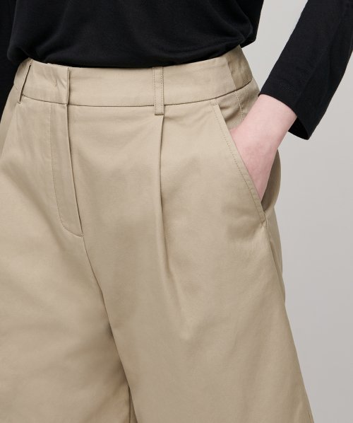MUSINSA STANDARD WOMAN MUSINSA STANDARD WOMAN Women's Cotton Wide Bermuda Shorts (Beige)