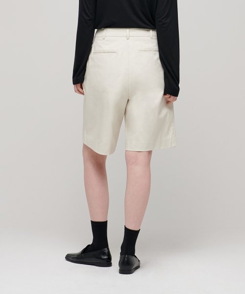 MUSINSA STANDARD WOMAN MUSINSA STANDARD WOMAN Women's Cotton Wide Bermuda Shorts (Cream)