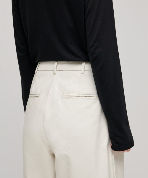MUSINSA STANDARD WOMAN MUSINSA STANDARD WOMAN Women's Cotton Wide Bermuda Shorts (Cream)