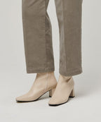 MUSINSA STANDARD WOMAN MUSINSA STANDARD WOMAN Women's Tapered Corduroy Pants Light Beige
