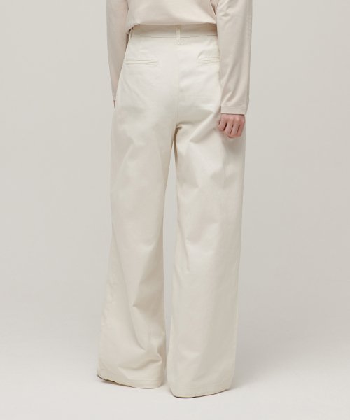 MUSINSA STANDARD WOMAN MUSINSA STANDARD WOMAN Women's Two-Tuck Wide Chino Pants Cream