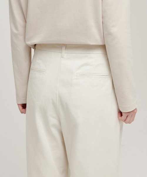 MUSINSA STANDARD WOMAN MUSINSA STANDARD WOMAN Women's Two-Tuck Wide Chino Pants Cream