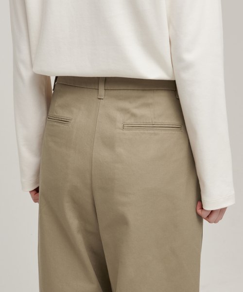 MUSINSA STANDARD WOMAN MUSINSA STANDARD WOMAN Women's Two-Tuck Wide Chino Pants