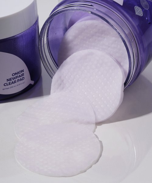 Isntree Onion New Fair Clear Pads 60 sheets (Giveaway: 1 Plum Gel Mask)