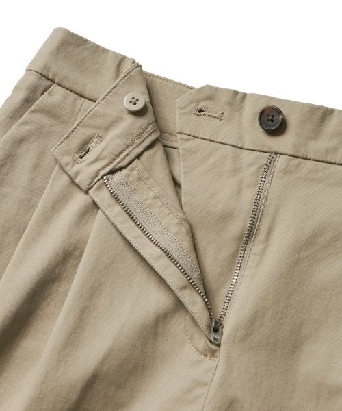 MUSINSA STANDARD WOMAN MUSINSA STANDARD WOMAN Women's Two-Tuck Wide Chino Shorts Beige