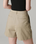 MUSINSA STANDARD WOMAN MUSINSA STANDARD WOMAN Women's Two-Tuck Wide Chino Shorts Beige