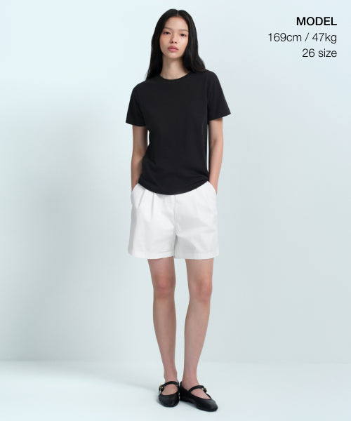 MUSINSA STANDARD WOMAN MUSINSA STANDARD WOMAN Women's Two-Tuck Wide Chino Shorts [White]